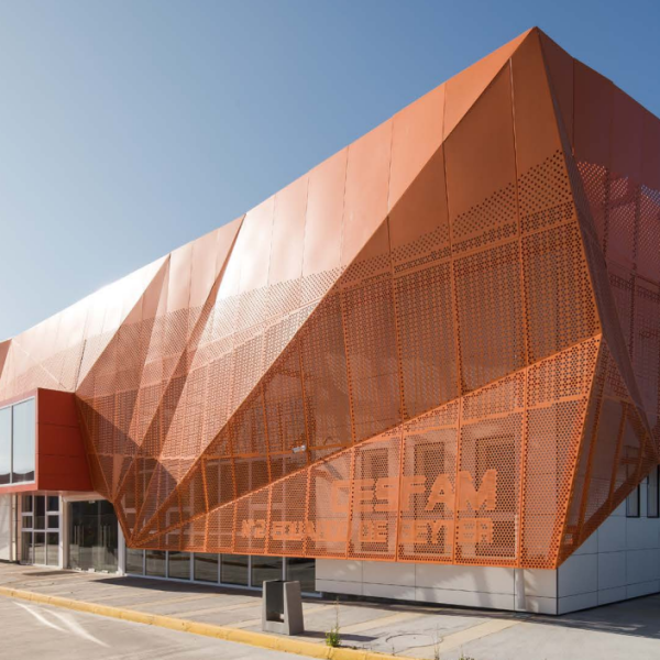 cesfam-eduardo-de-geyter-screenpanel-forro-plank-hook-on-obras-publicas
